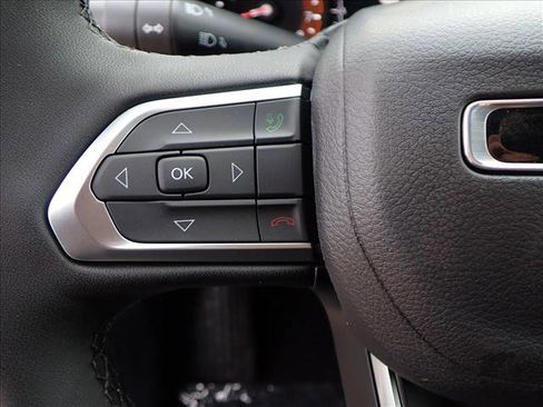 New 2026 Jeep Compass Latitude image 13