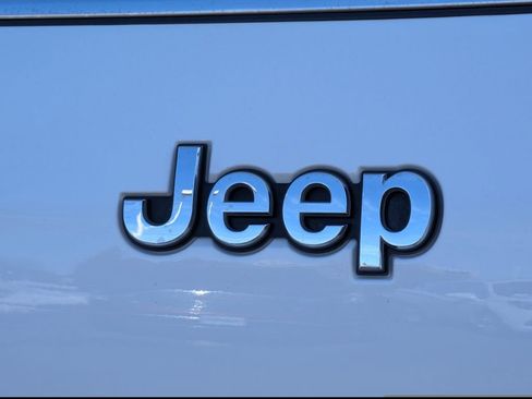 Used 2023 Jeep Grand Cherokee L Overland w/ Advanced Protech Group III image 14