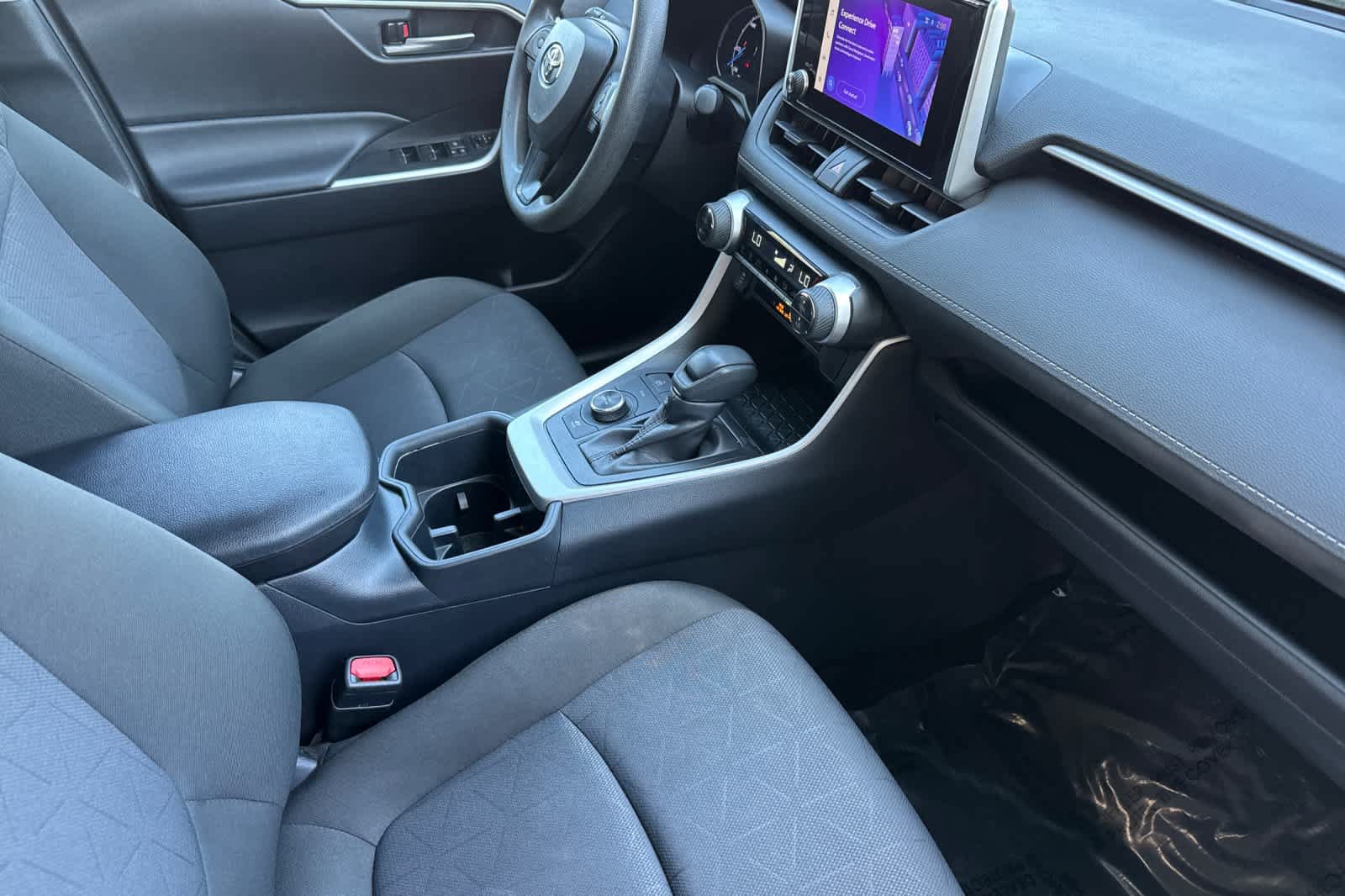 Used 2025 Toyota RAV4 XLE AWD/4WD image 16