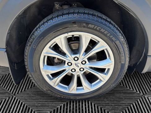 Used 2020 Ford Explorer XLT w/ Equipment Group 202A AWD/4WD image 14