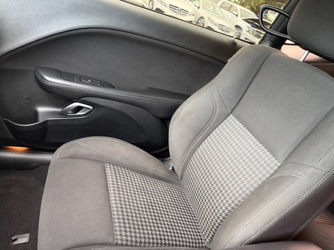 Used 2020 Dodge Challenger SXT RWD image 9