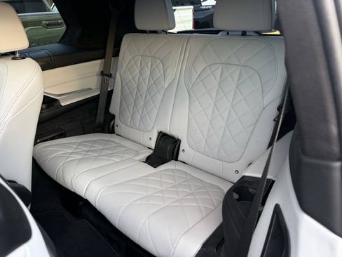 Used 2024 BMW X7 xDrive40i AWD/4WD image 14