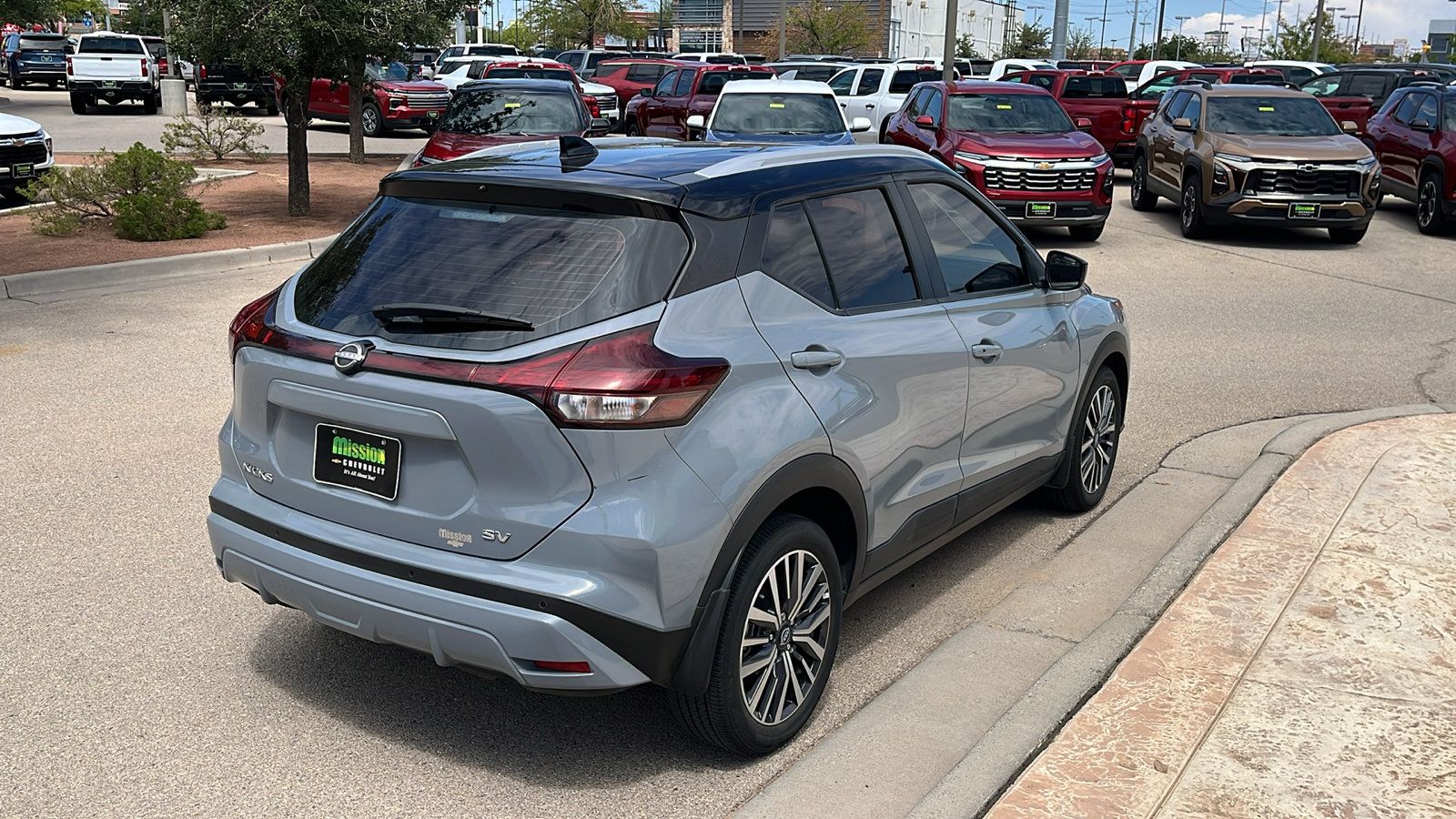 Used 2024 Nissan Kicks SV FWD image 8