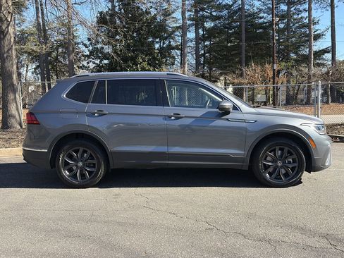 Used 2024 Volkswagen Tiguan SE image 6