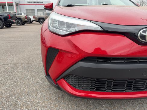 Used 2020 Toyota C-HR LE image 27