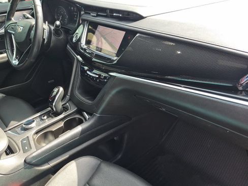 Used 2023 Cadillac XT6 Sport w/ Technology Package AWD/4WD image 17