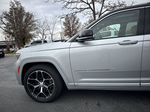 Certified 2022 Jeep Grand Cherokee Summit image 10