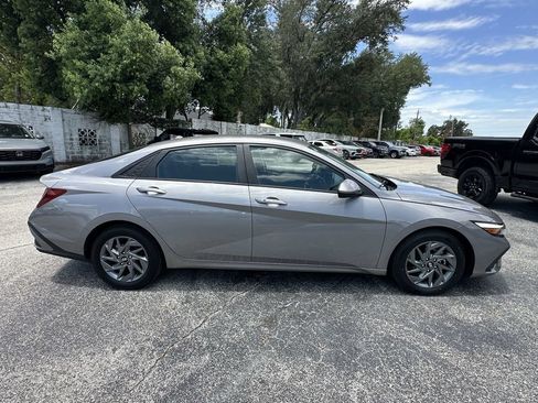 Used 2024 Hyundai Elantra SEL FWD image 4