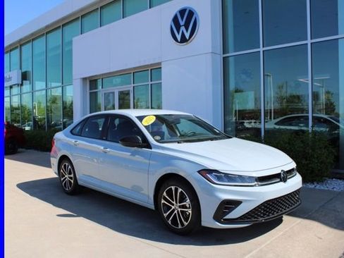 Used 2025 Volkswagen Jetta Sport FWD image 1