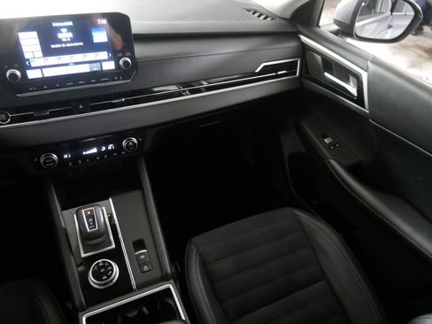 Used 2022 Mitsubishi Outlander SE image 11