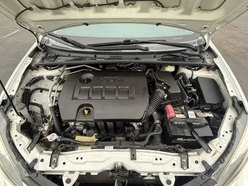 Used 2018 Toyota Corolla SE w/ Carpet Mat Package (TMS) FWD image 26