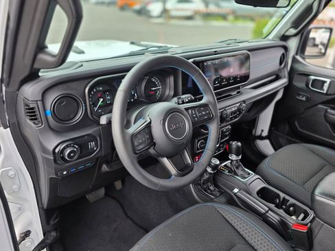 Used 2025 Jeep Wrangler Unlimited Rubicon 4xe w/ Safety Group AWD/4WD image 22