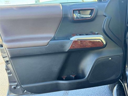 Used 2018 Toyota Tacoma Limited image 16