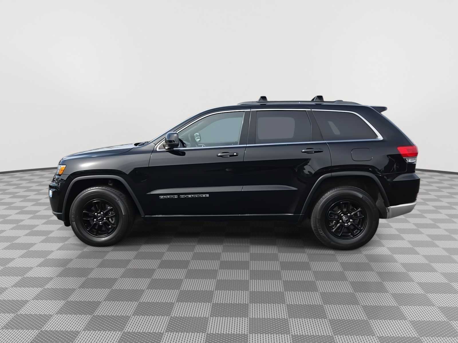 Used 2018 Jeep Grand Cherokee Laredo AWD/4WD image 5