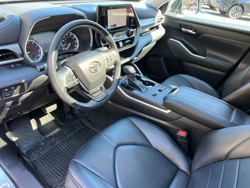 Used 2023 Toyota Highlander XLE image 10
