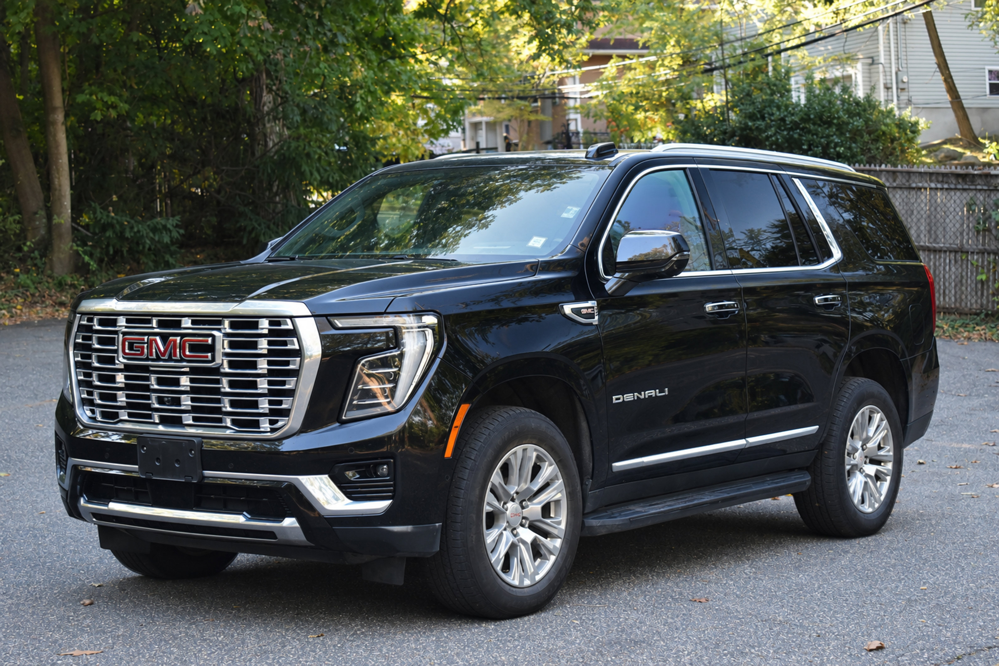 Used 2025 GMC Yukon Denali AWD/4WD image 2
