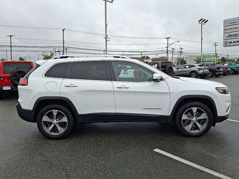 Used 2019 Jeep Cherokee Limited w/ Luxury Group AWD/4WD image 32