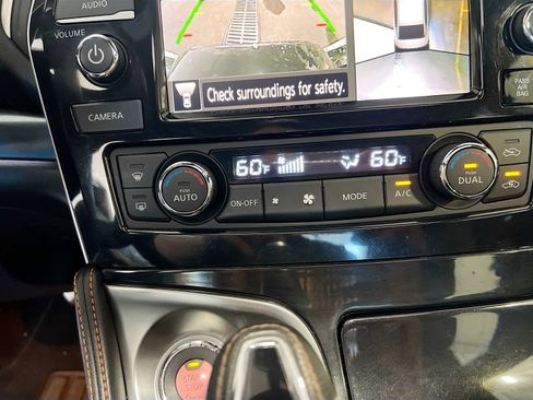 Used 2022 Nissan Maxima SR w/ Sport Mat Group FWD image 15