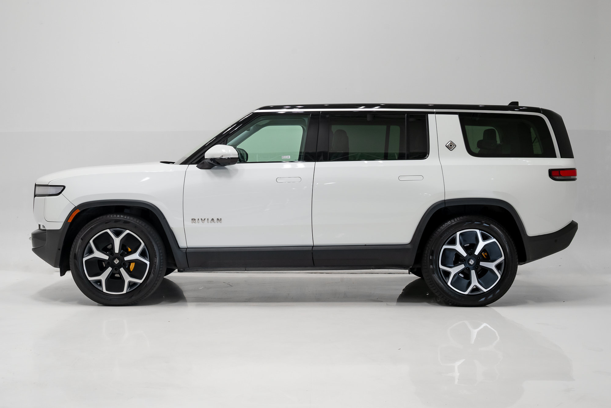 Used 2024 Rivian R1S Adventure Quad AWD/4WD image 26