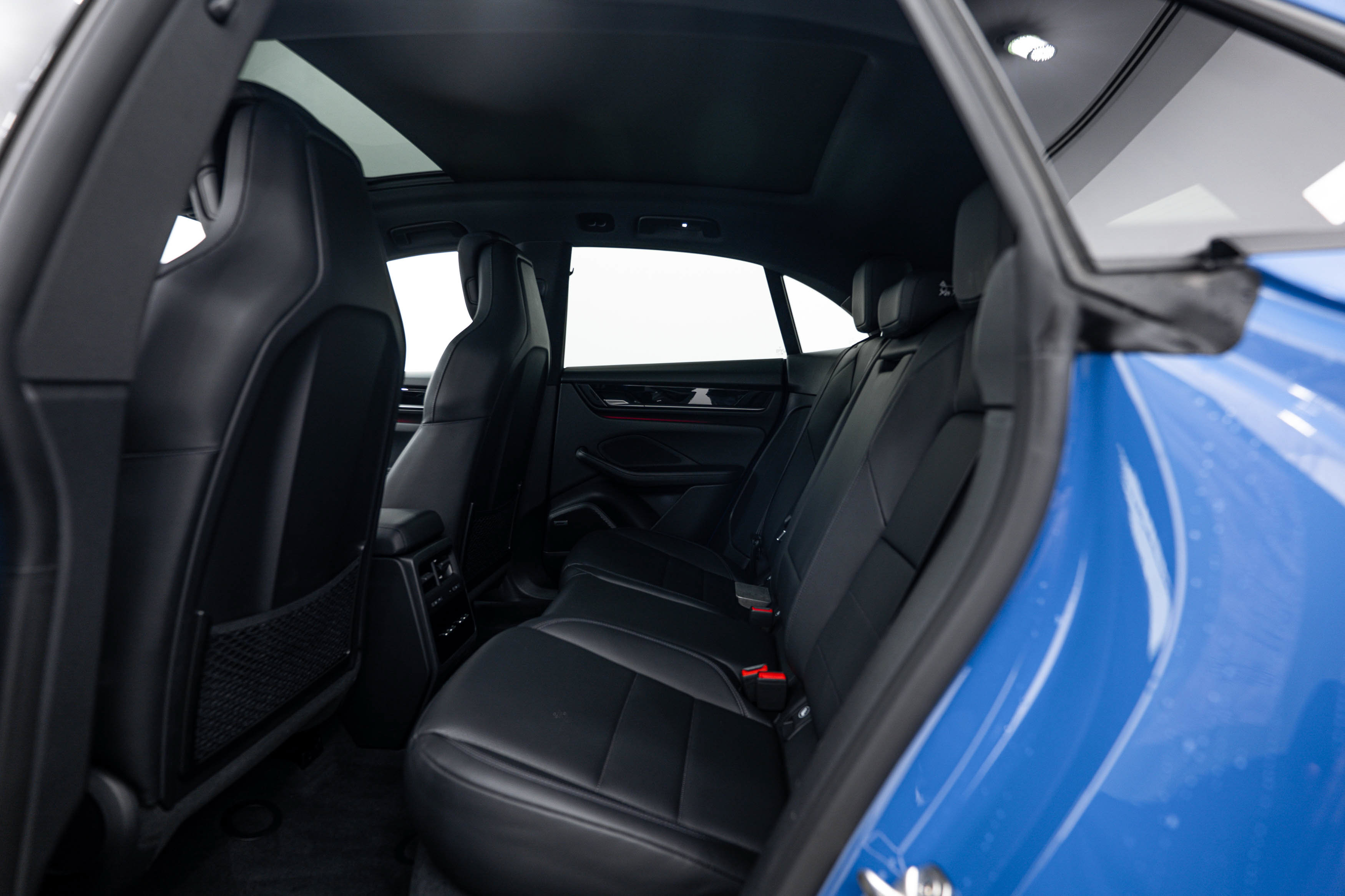 Certified 2026 Porsche Macan 4 Electric AWD/4WD image 20