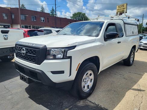 Used 2024 Nissan Frontier S RWD image 3