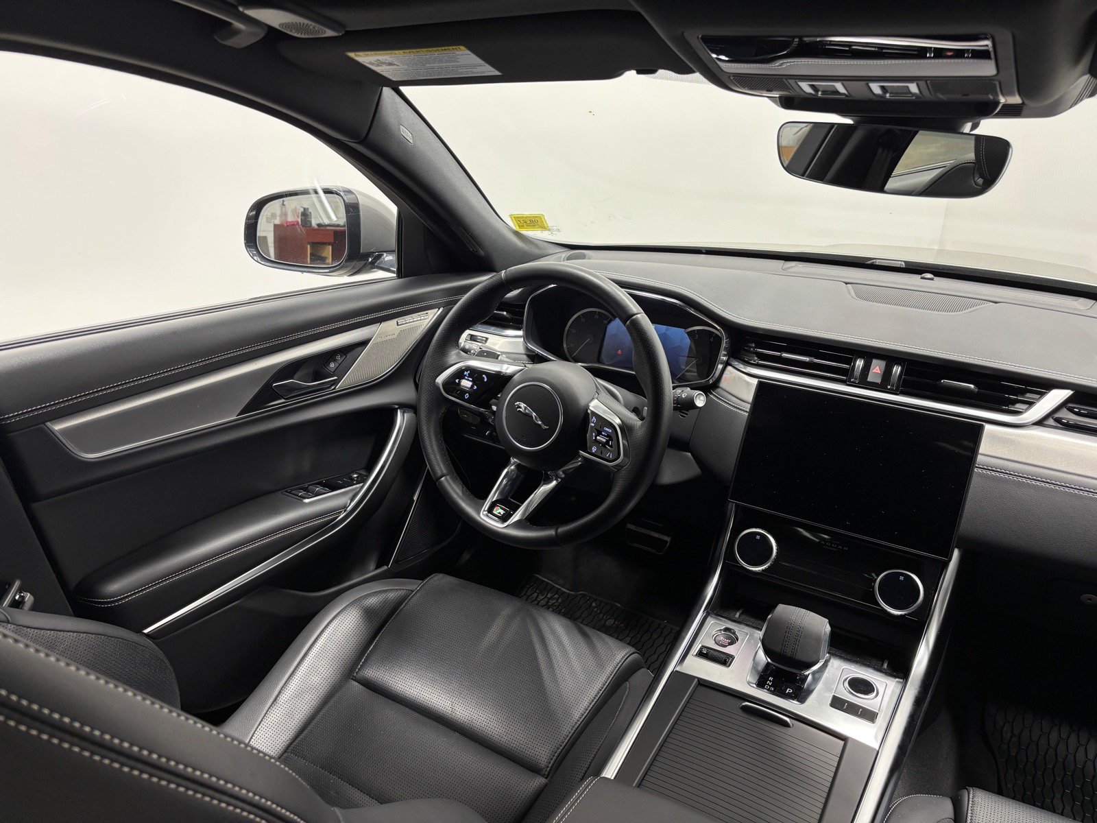 Used 2023 Jaguar XF R-Dynamic SE AWD/4WD image 32