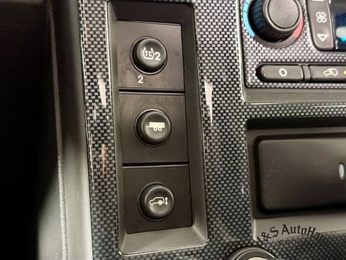 Used 2005 HUMMER H2 SUT w/ Preferred Equipment Group AWD/4WD image 25