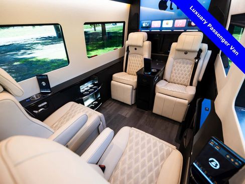 Used 2024 Mercedes-Benz Sprinter 2500 image 4