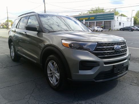 Used 2020 Ford Explorer XLT w/ Comfort Package AWD/4WD image 7