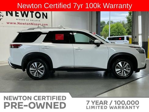 Used 2025 Nissan Pathfinder SL FWD image 4