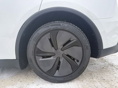 Used 2026 Tesla Model Y 2WD image 14