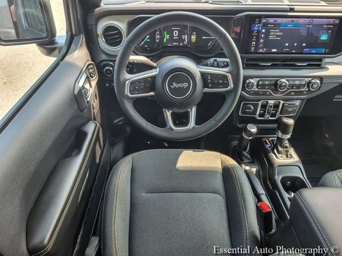 Certified 2025 Jeep Wrangler Unlimited Sahara AWD/4WD image 13
