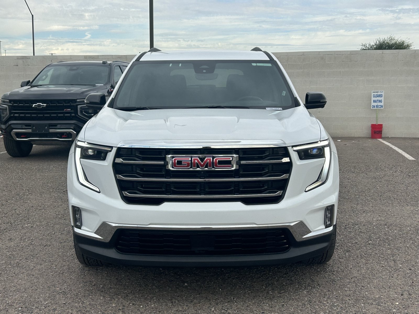Used 2026 GMC Acadia Elevation w/ Elevation Premium Package FWD image 7