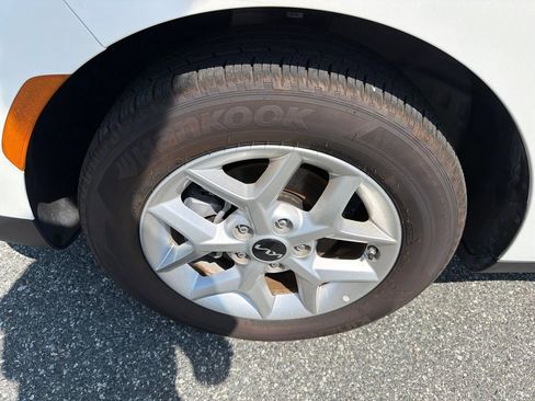 Used 2025 Kia Soul LX w/ LX Technology Package FWD image 12