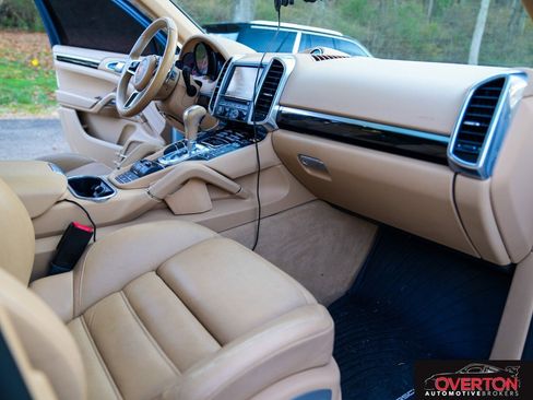 Used 2015 Porsche Cayenne S image 24