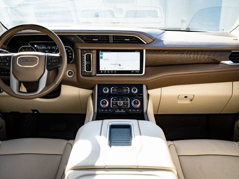 Used 2021 GMC Yukon XL Denali image 32