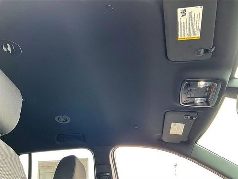 Used 2023 Chevrolet Traverse LT FWD image 23