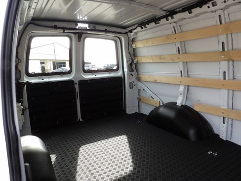 Used 2024 Chevrolet Express 2500 w/ Driver Convenience Package image 30