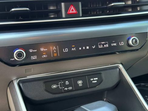 Used 2025 Kia Carnival FWD image 24