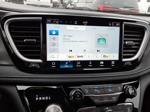 New 2026 Chrysler Pacifica Select image 15