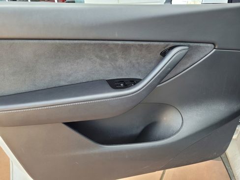 Used 2021 Tesla Model Y Long Range image 15