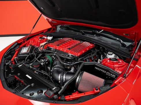 Used 2018 Chevrolet Camaro SS RWD image 12