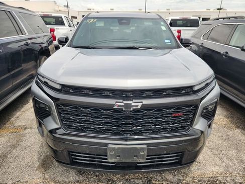 Used 2024 Chevrolet Traverse RS FWD image 2