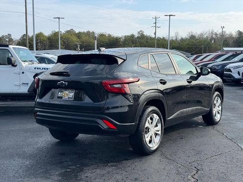 Used 2024 Chevrolet Trax LS image 3