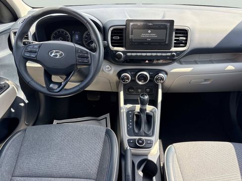 Used 2020 Hyundai Venue FWD image 12
