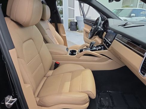 Used 2019 Porsche Cayenne Base image 23