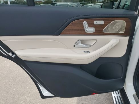 New 2026 Mercedes-Benz GLS 580 4MATIC image 11