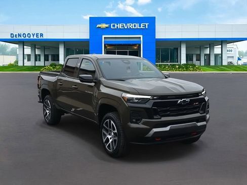 Used 2023 Chevrolet Colorado Z71 w/ Z71 Convenience Package 2 image 3