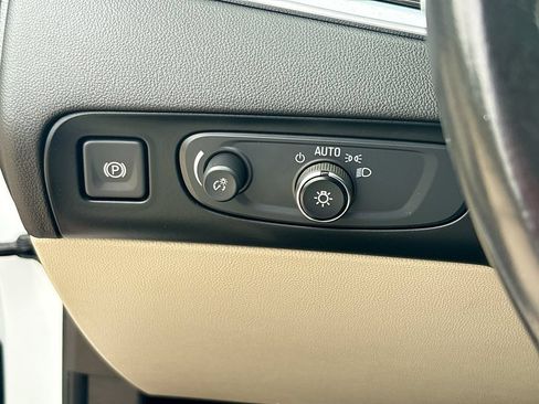 Used 2021 Buick Enclave Essence FWD image 10