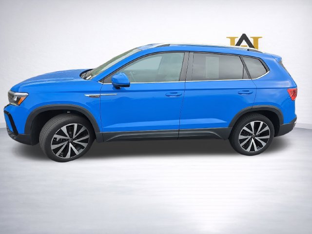 Used 2024 Volkswagen Taos SE FWD image 2